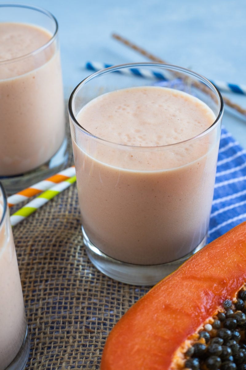 Papaya milkshake (batido de lechosa) served in a glass and straws on the side.