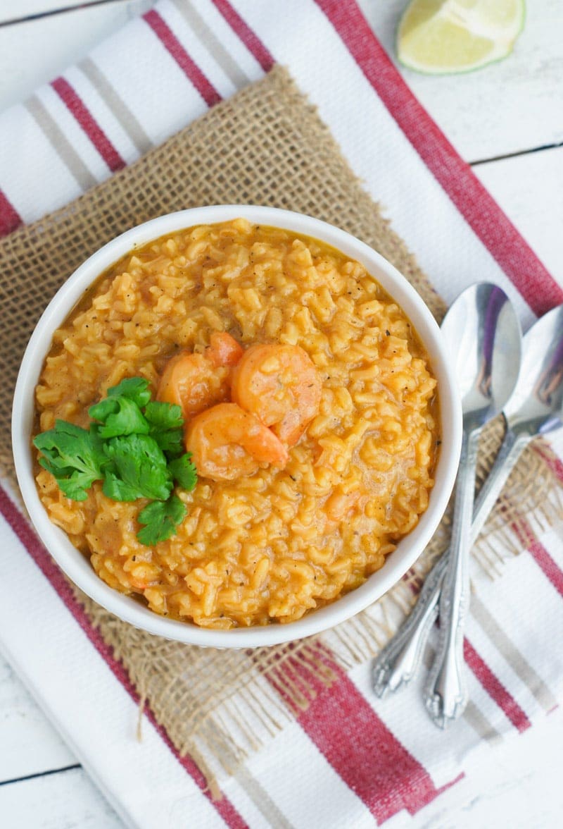 Con todos los ingredientes en una sola olla, este asopado de camarones es muy fácil de preparar. En solo 30 minutos, tendrás una deliciosa y abundante sopa que le encantará a toda la familia.