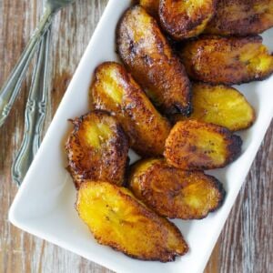 Platanos maduros fritos served on a white plate