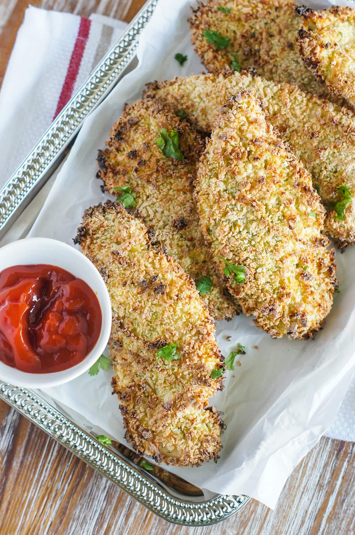 chicken tenders with ketchup on the side