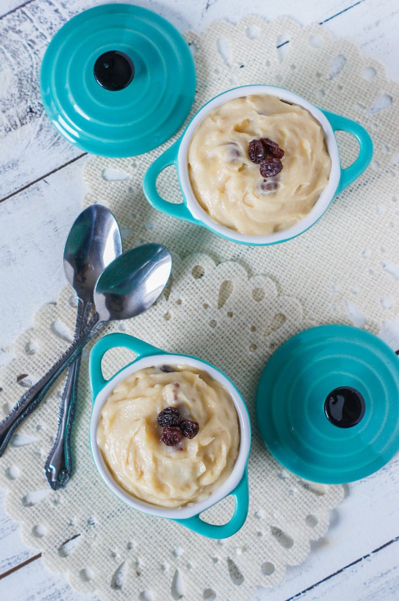 Pudding served in two blue ceramic bowls.