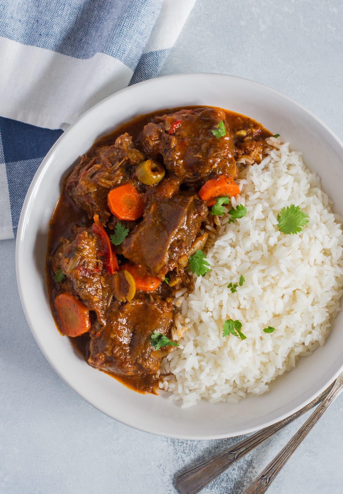 Rabo Encendido (Spicy Dominican Oxtail Stew) - My Dominican Kitchen