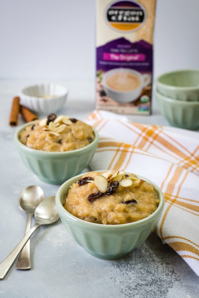 Small bowls with rice pudding topped with almonds and raisins.