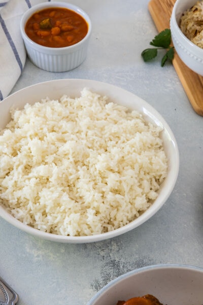 Cooked white rice in a bowl.