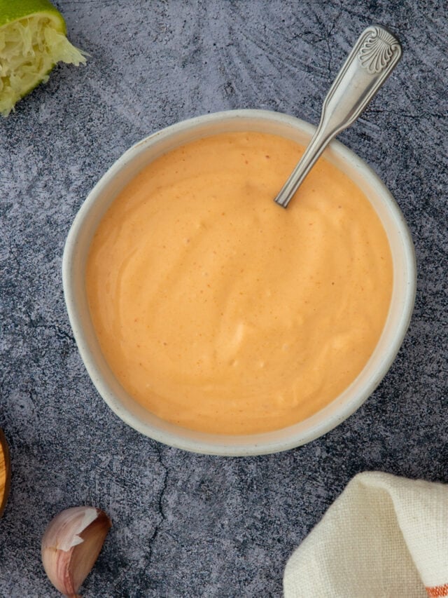 How to Make Creamy and Easy Sriracha Aioli - My Dominican Kitchen