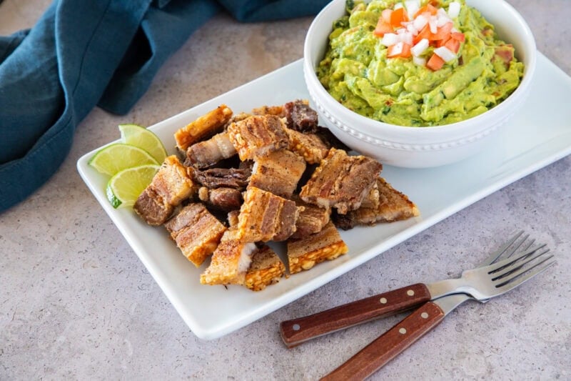 Crispy chicharrón served with creamy guacamole—perfectly golden bites with a flavorful dip.